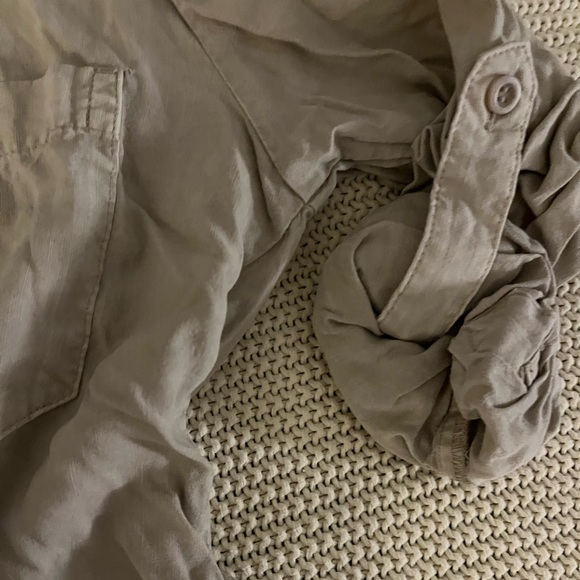 Bella Dahl military button down work blouse taupe trendy s small gray - Picture 5 of 5